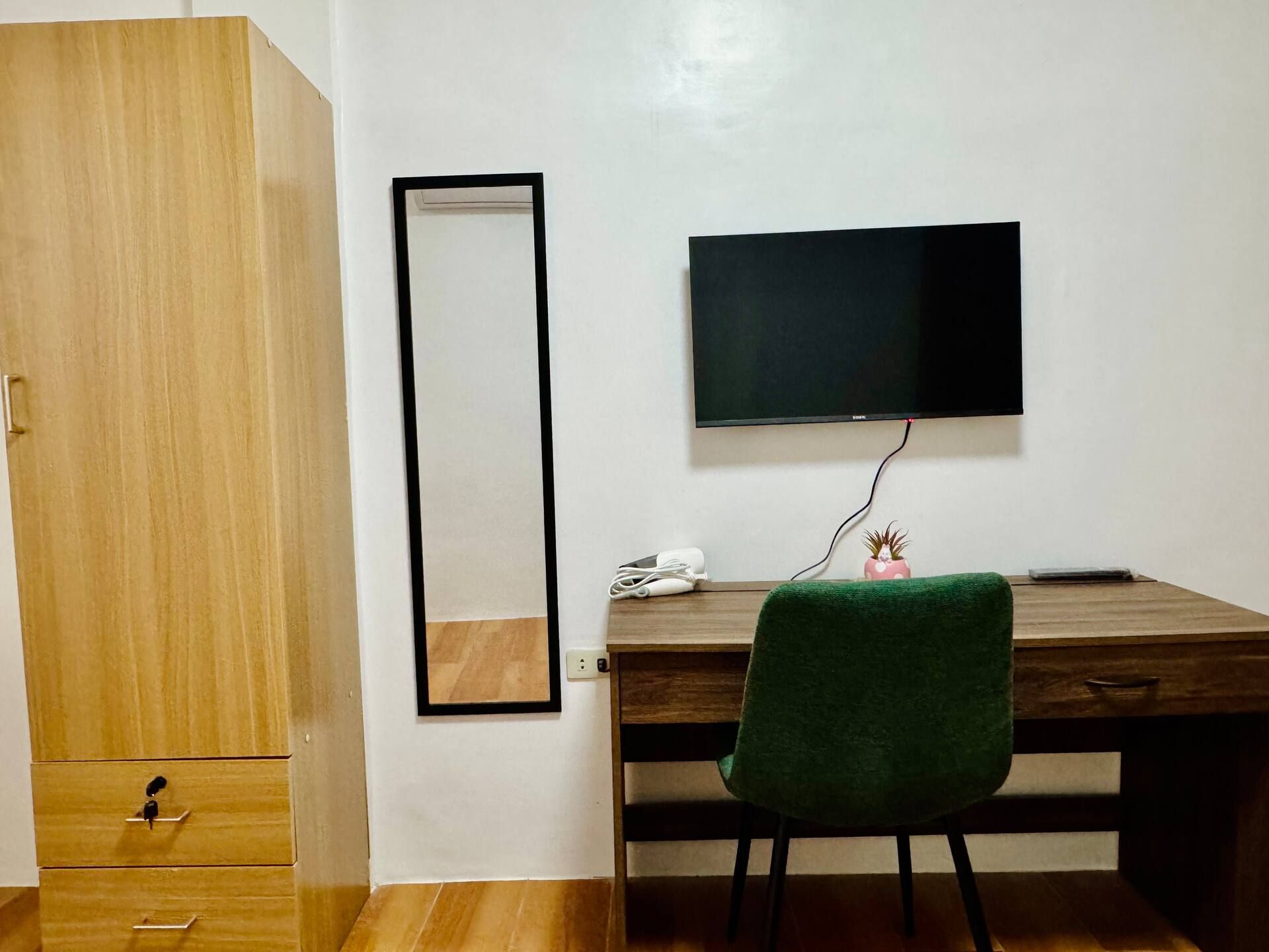 Symphony Suite 2 at Eren Homestay, Iligan City: bedroom