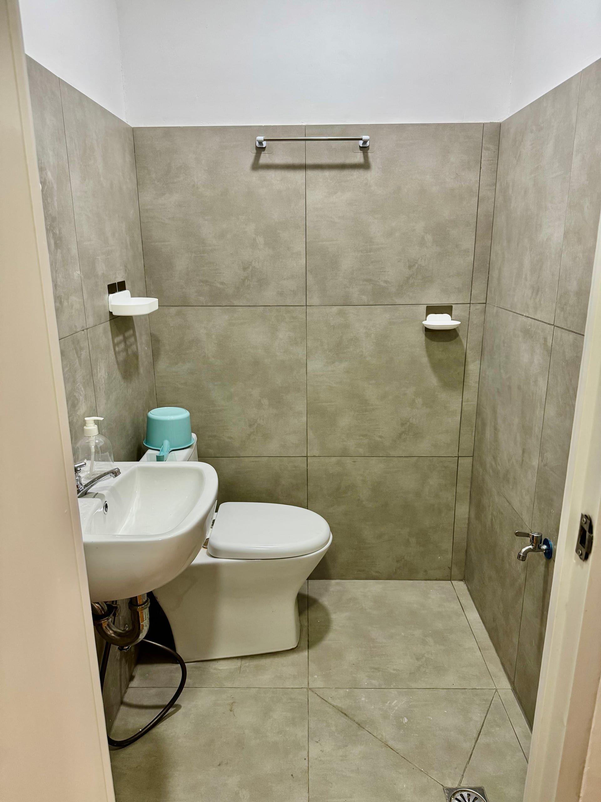 Symphony Suite 2 at Eren Homestay, Iligan City: bathroom