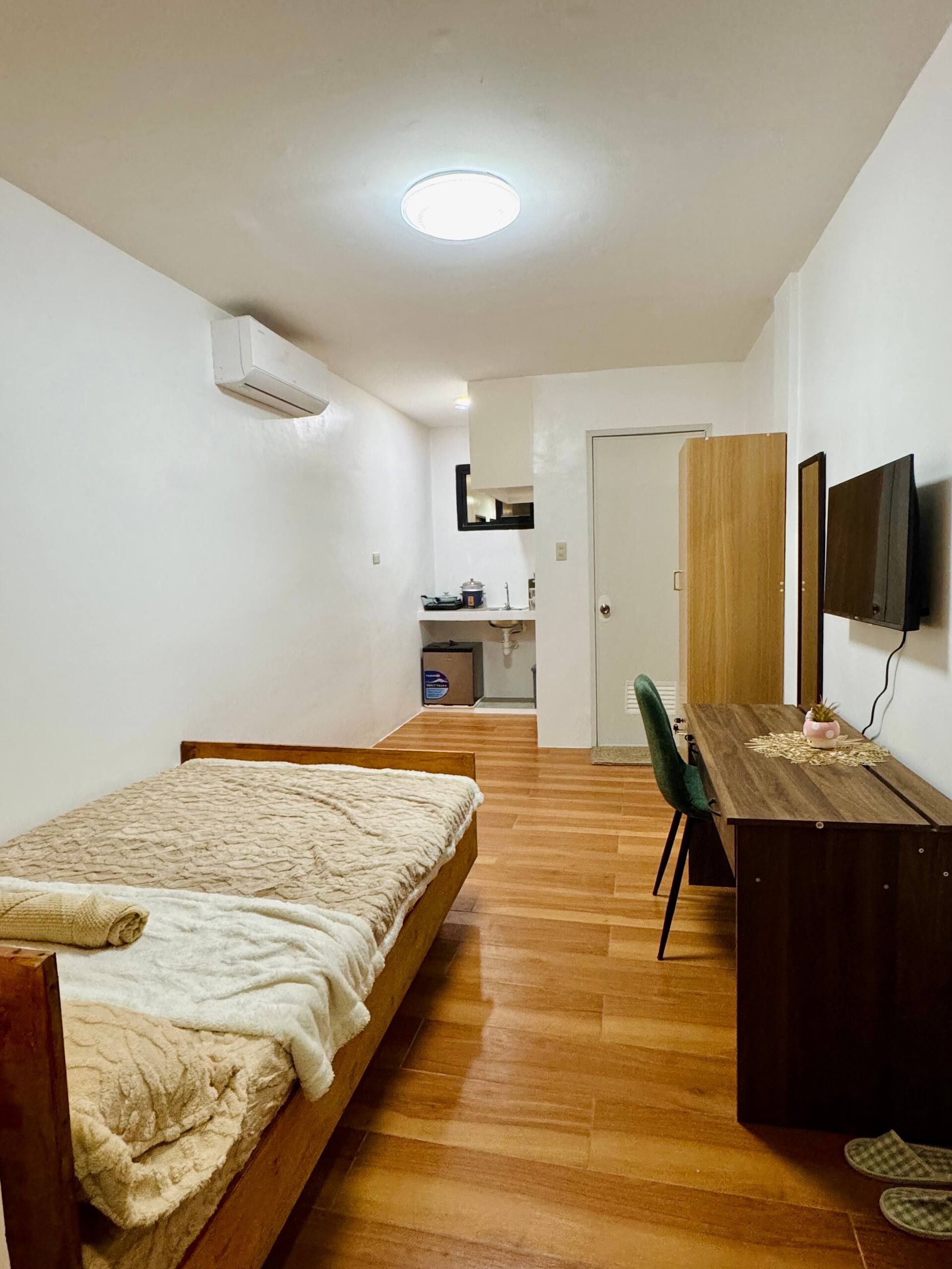 Symphony Suite 2 at Eren Homestay, Iligan City: bedroom