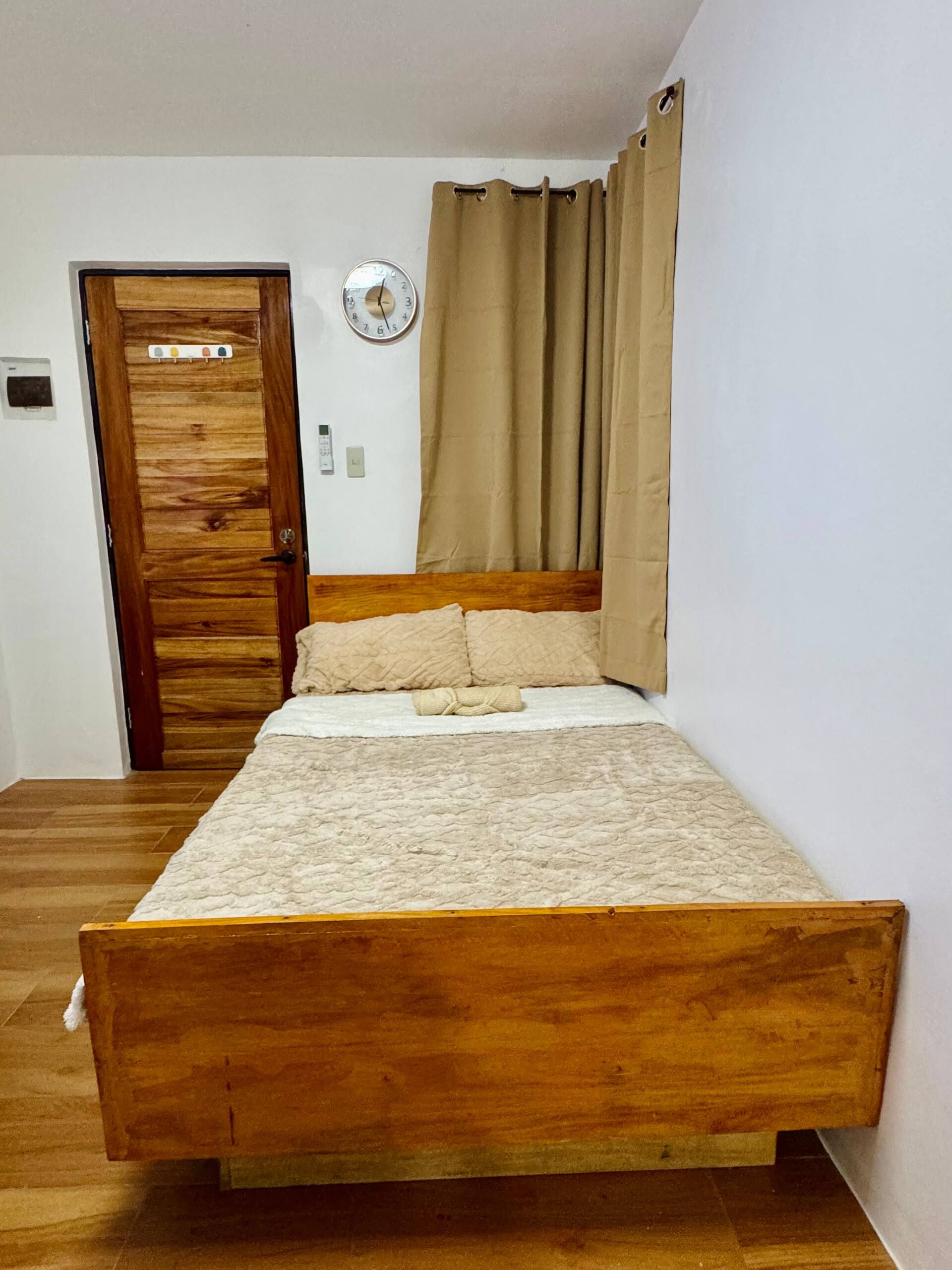 Symphony Suite 2 at Eren Homestay, Iligan City: bedroom