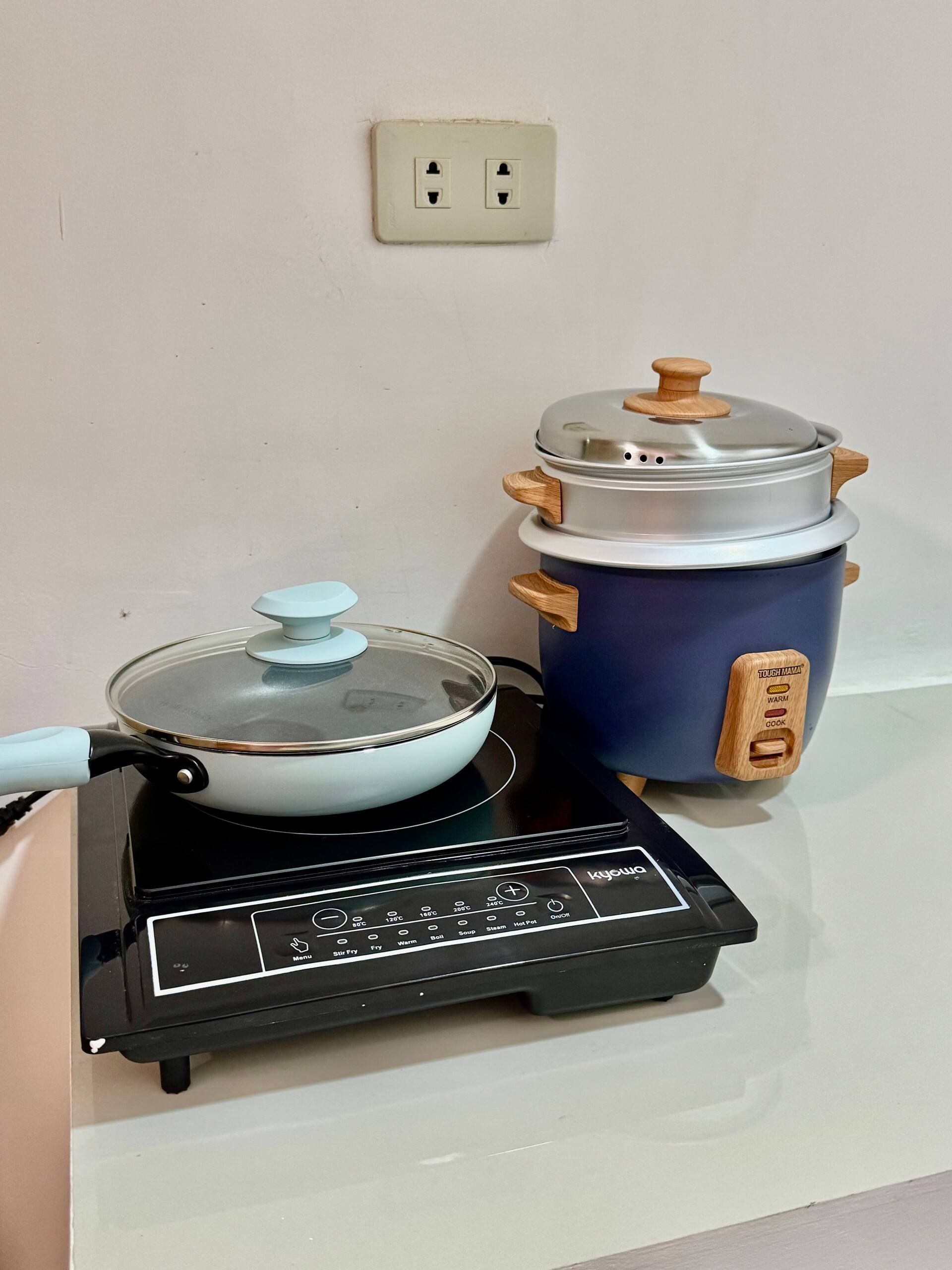 Symphony Suite 1 at Eren Homestay, Iligan City: kitchenette