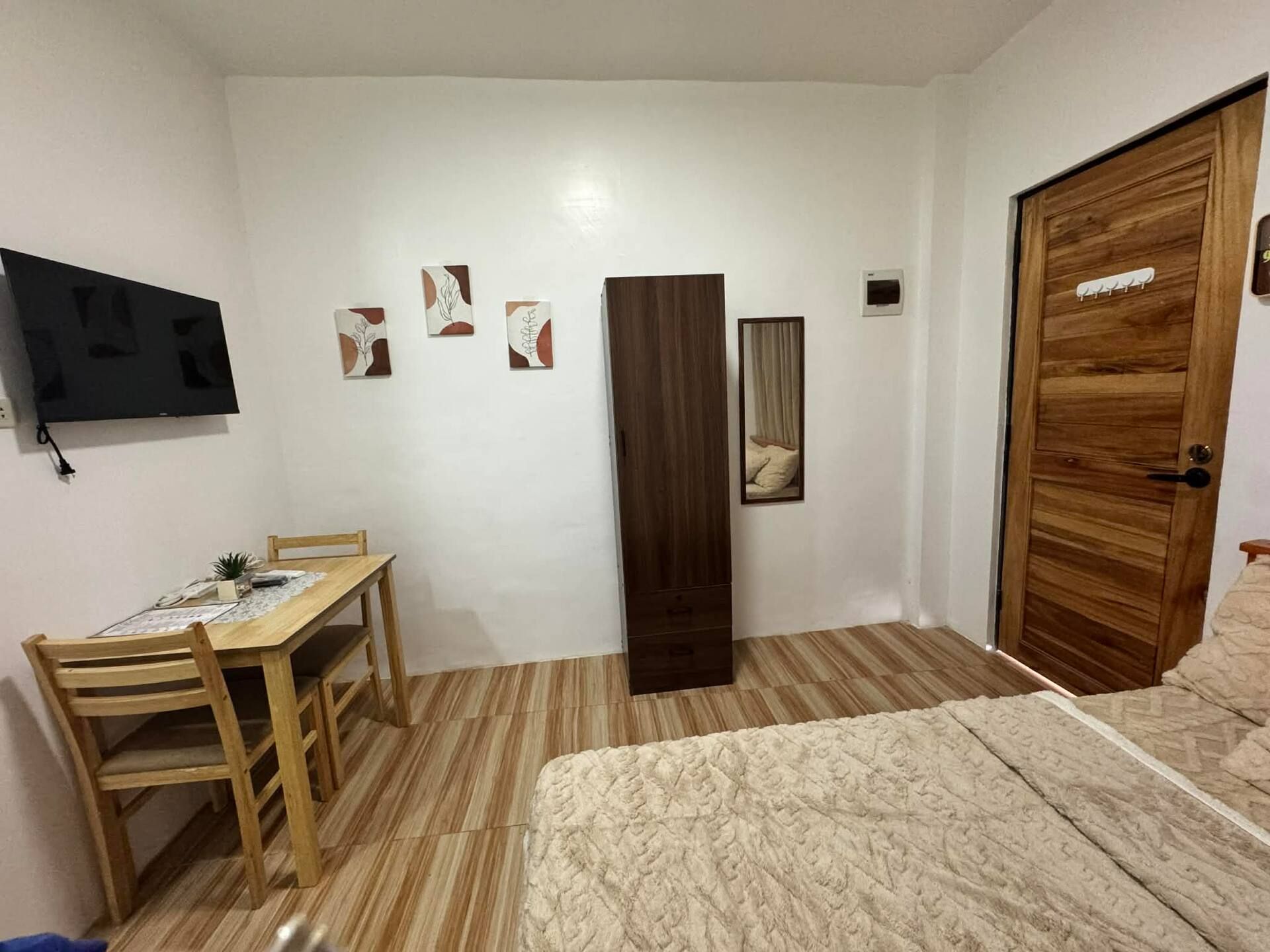 Deluxe Studio Unit 2 at Eren Homestay, Iligan City: the unit
