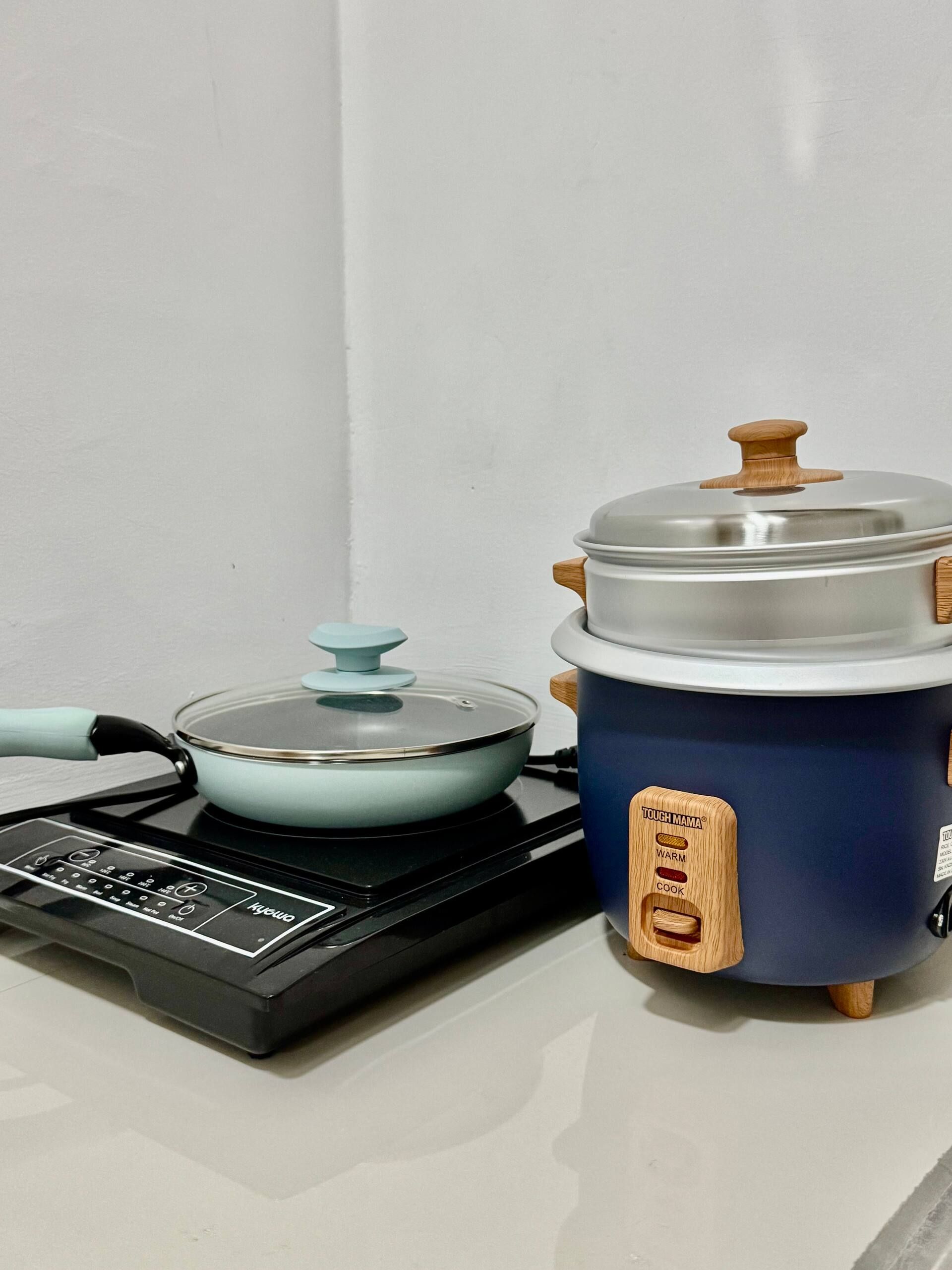 Symphony Suite 2 at Eren Homestay, Iligan City: kitchenette